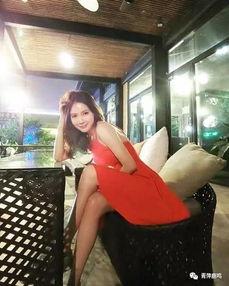 黑衣露胸女网红,黑衣露胸女网红引发网络热议