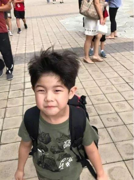 背书包上学表情包,快乐上学去——背书包上学表情包背后的温馨故事